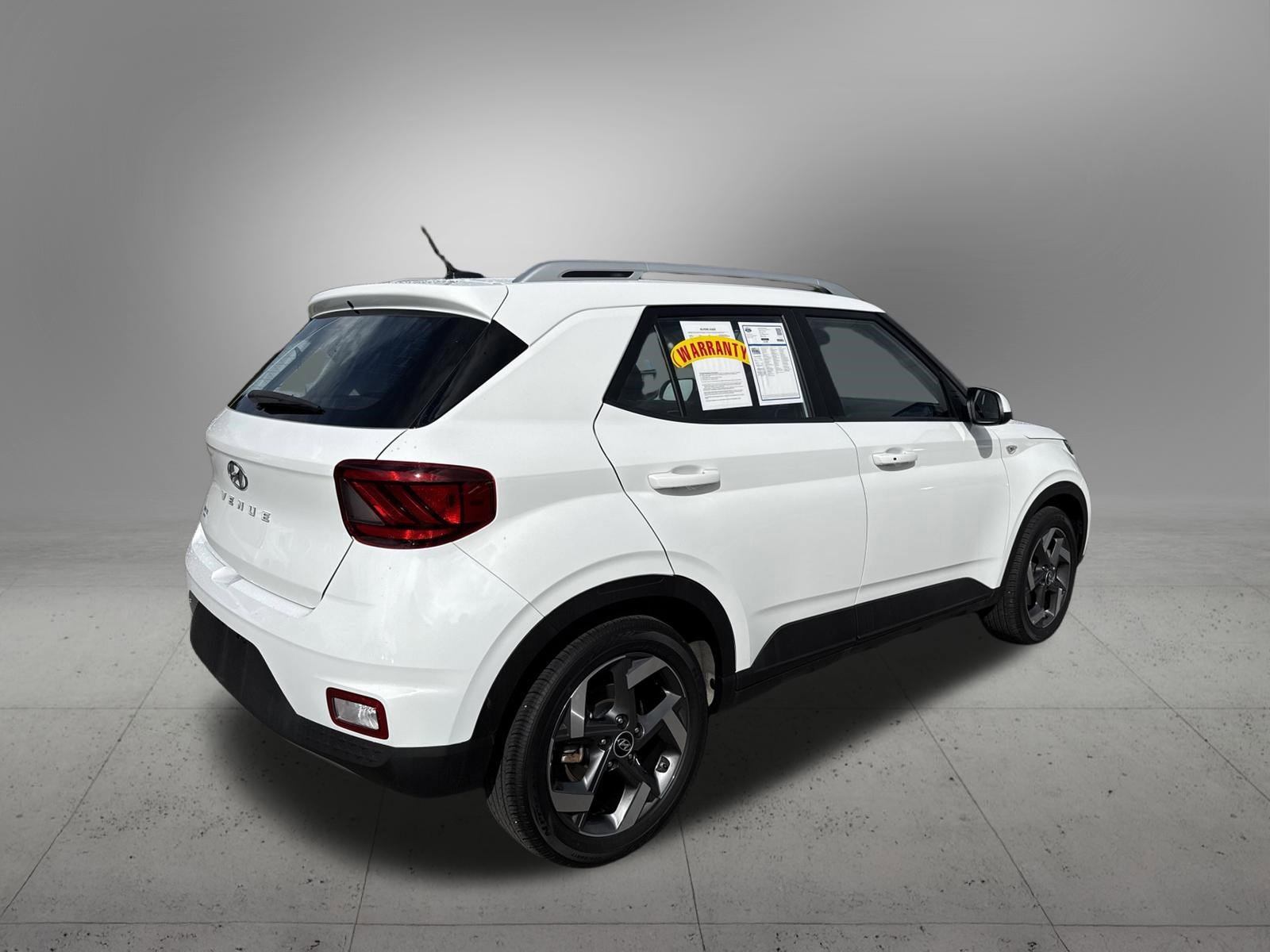 Used 2025 Hyundai Venue SEL FWD image 4