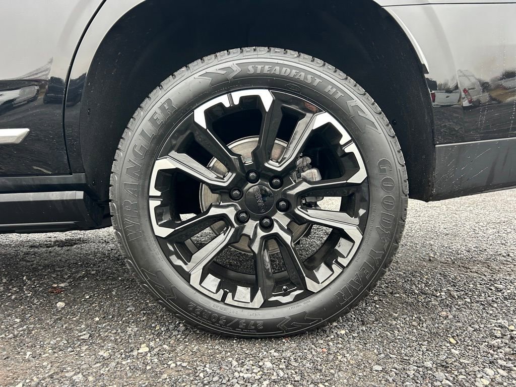 Used 2025 GMC Yukon Denali w/ Sun & Power Step Package image 17