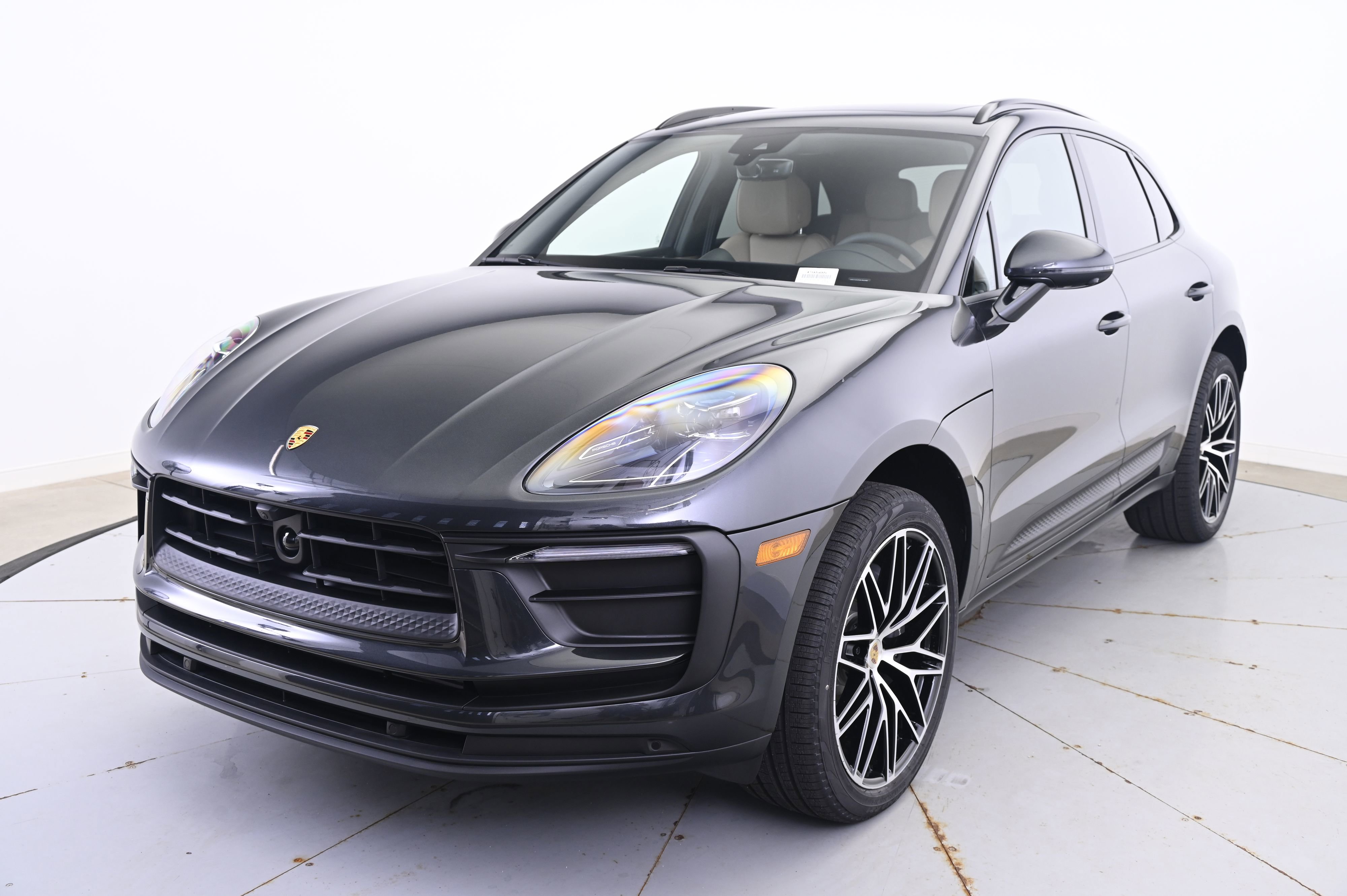 Certified 2025 Porsche Macan video 1