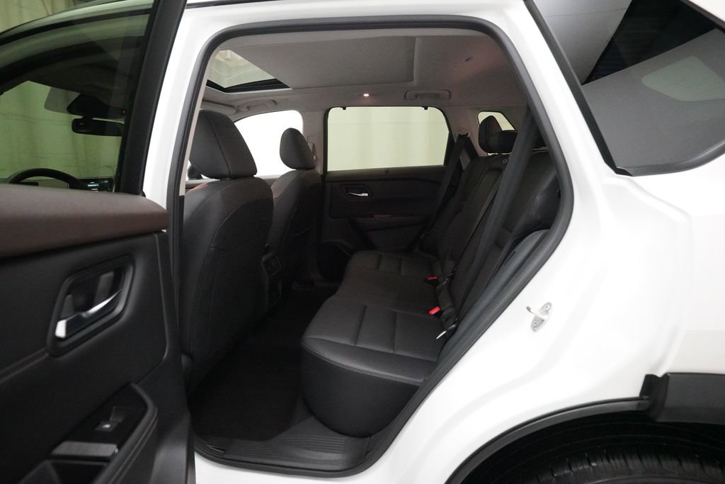 Certified 2023 Nissan Rogue SV w/ SV Premium B Package AWD/4WD image 16