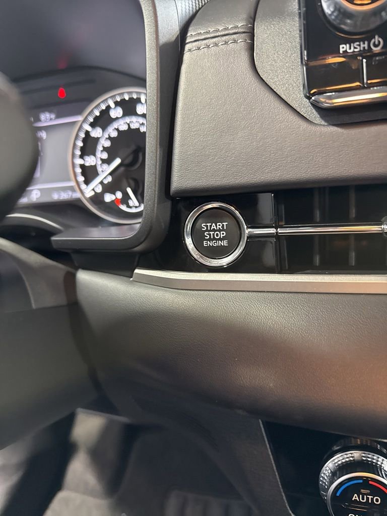 Used 2023 Mitsubishi Outlander ES image 40