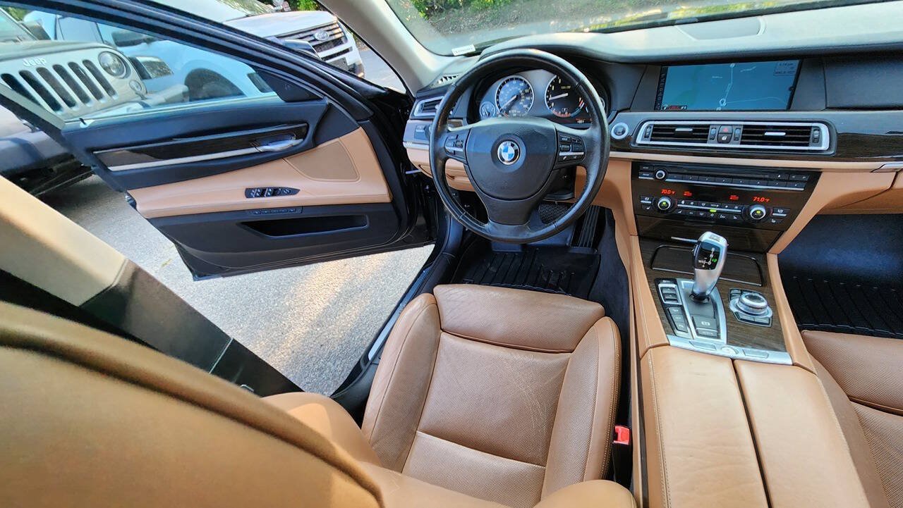 Used 2011 BMW 750Li xDrive AWD/4WD image 36