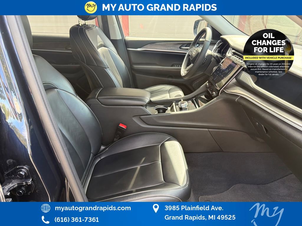 Used 2023 Jeep Grand Cherokee L Limited AWD/4WD image 24
