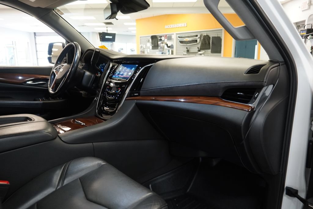 Used 2019 Cadillac Escalade ESV Luxury image 43