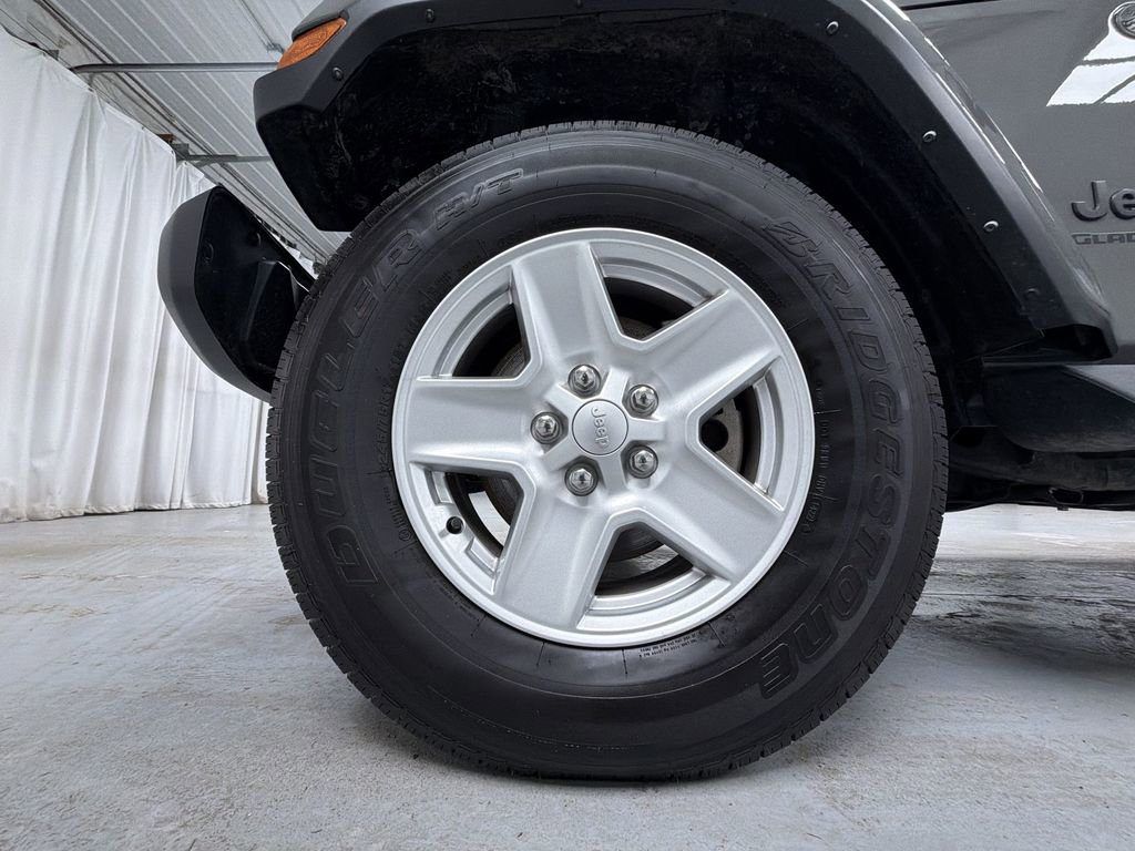 Used 2022 Jeep Gladiator Sport image 15