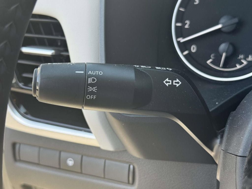 Used 2023 Nissan Rogue SL AWD/4WD image 23