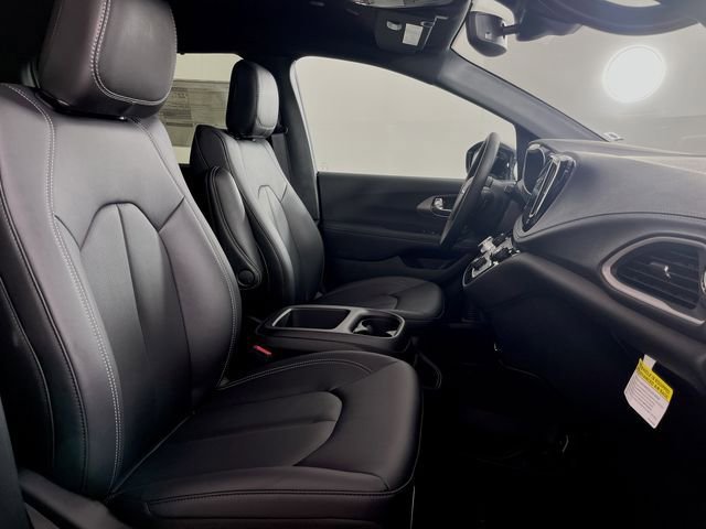 New 2026 Chrysler Pacifica Select image 26
