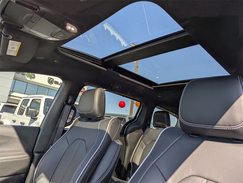 New 2026 Chrysler Pacifica Limited image 29