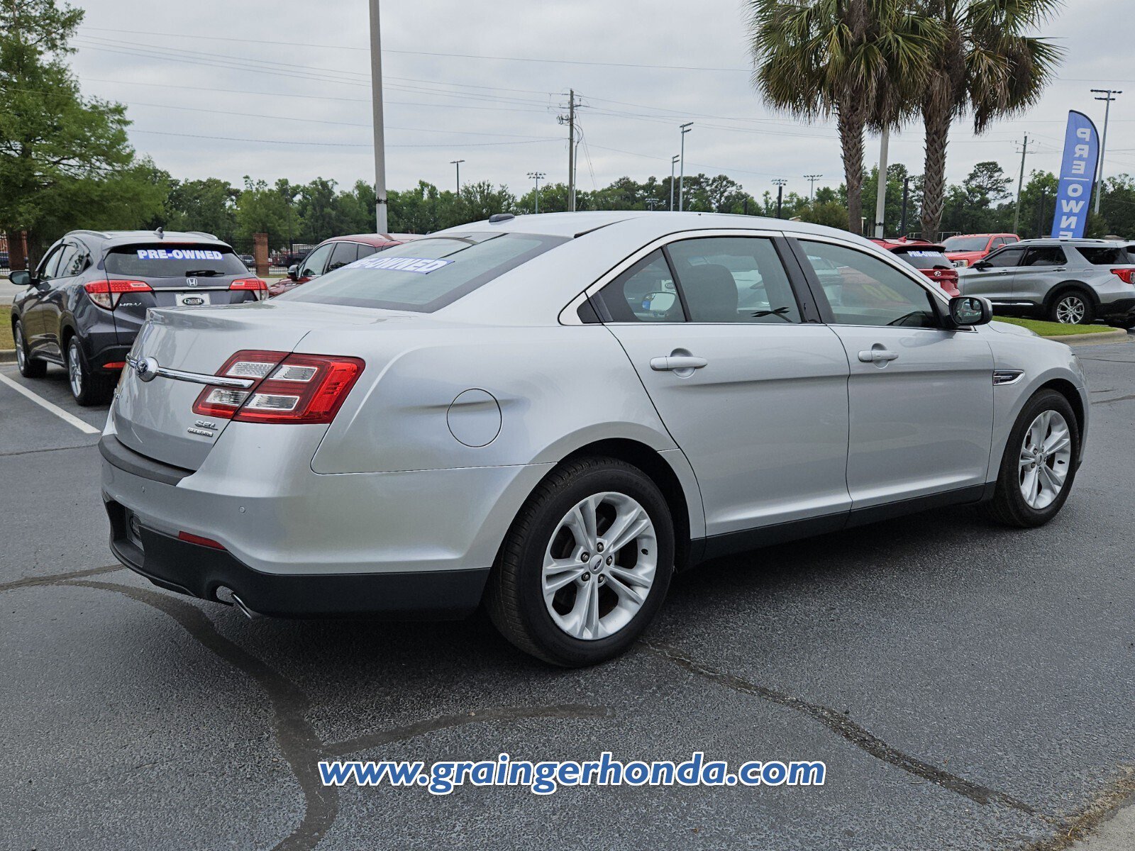 Used 2016 Ford Taurus SEL w/ Equipment Group 201A FWD image 5