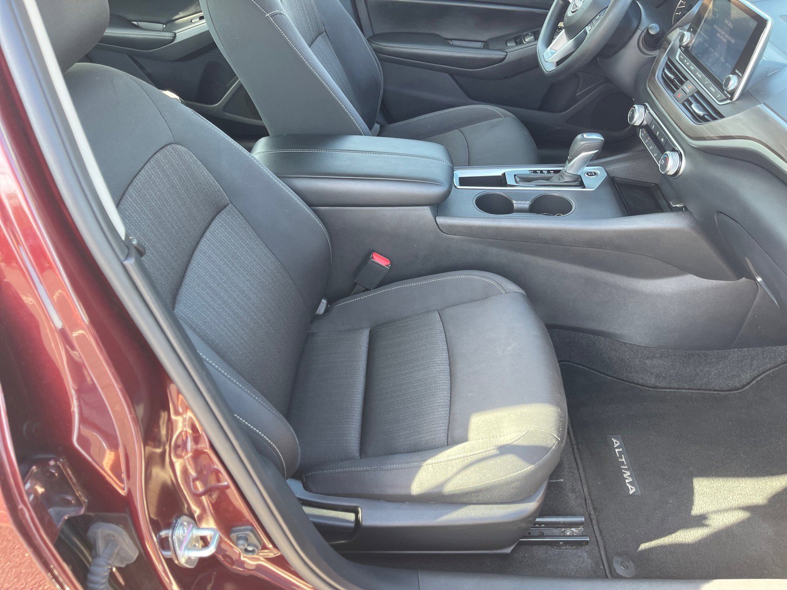 Used 2025 Nissan Altima 2.5 SV image 19