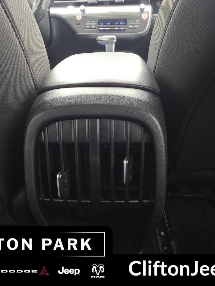 Used 2025 Hyundai Kona SEL FWD image 19