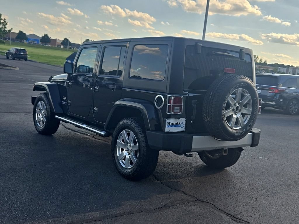 Used 2013 Jeep Wrangler Unlimited Sahara w/ Dual Top Group AWD/4WD image 5