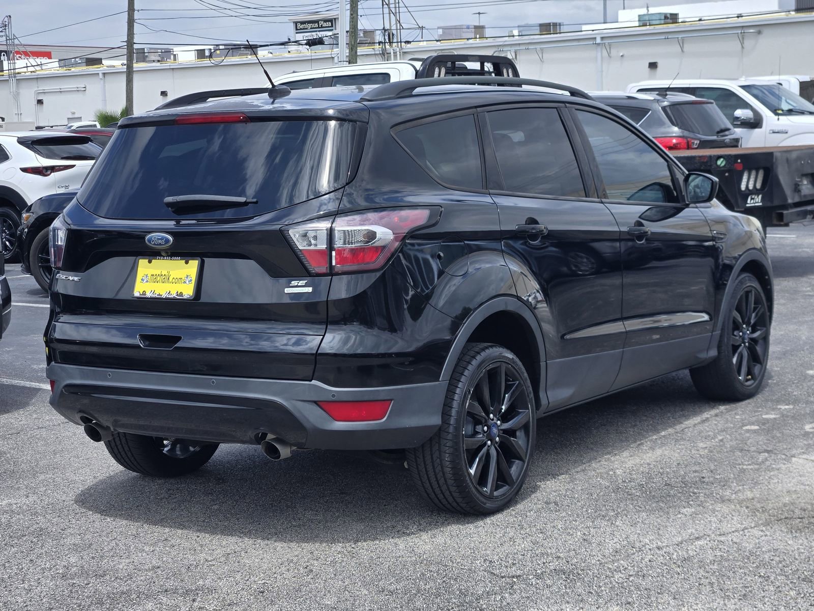 Used 2017 Ford Escape SE w/ Equipment Group 201A FWD image 8