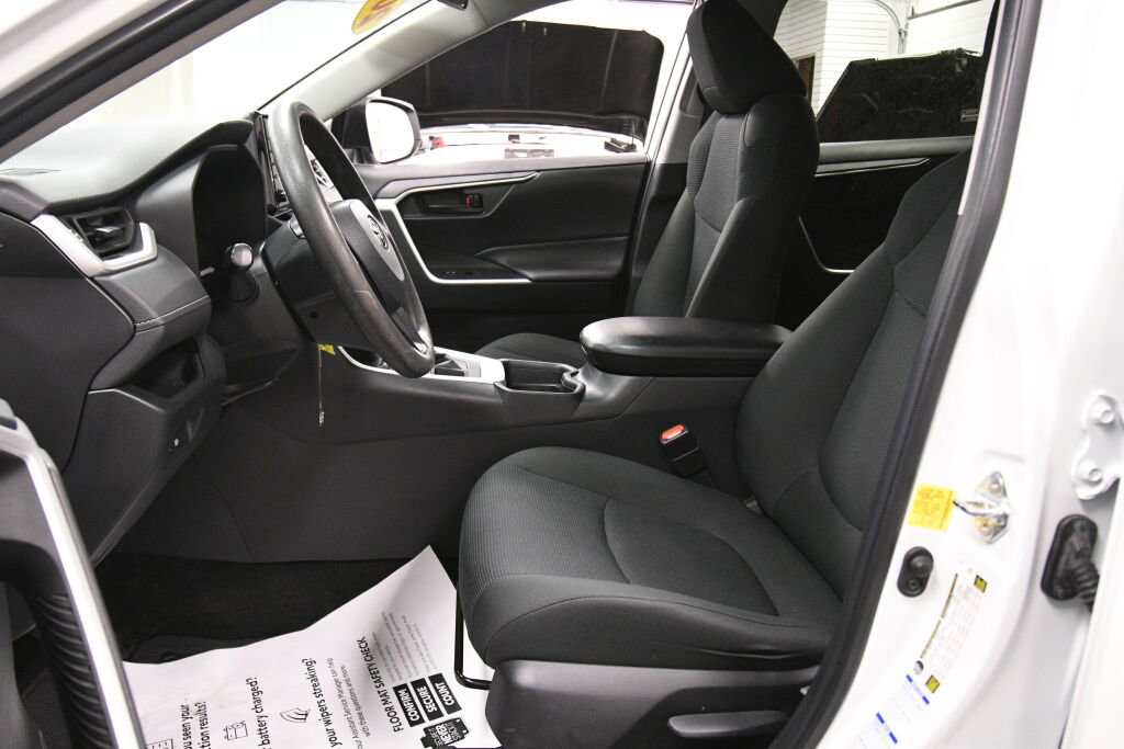 Used 2021 Toyota RAV4 LE w/ Carpet Mat Package (TMS) AWD/4WD image 9