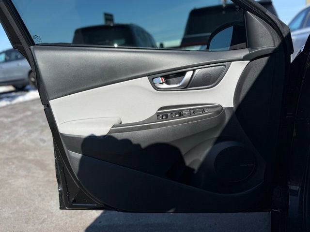 Used 2023 Hyundai Kona Limited image 13