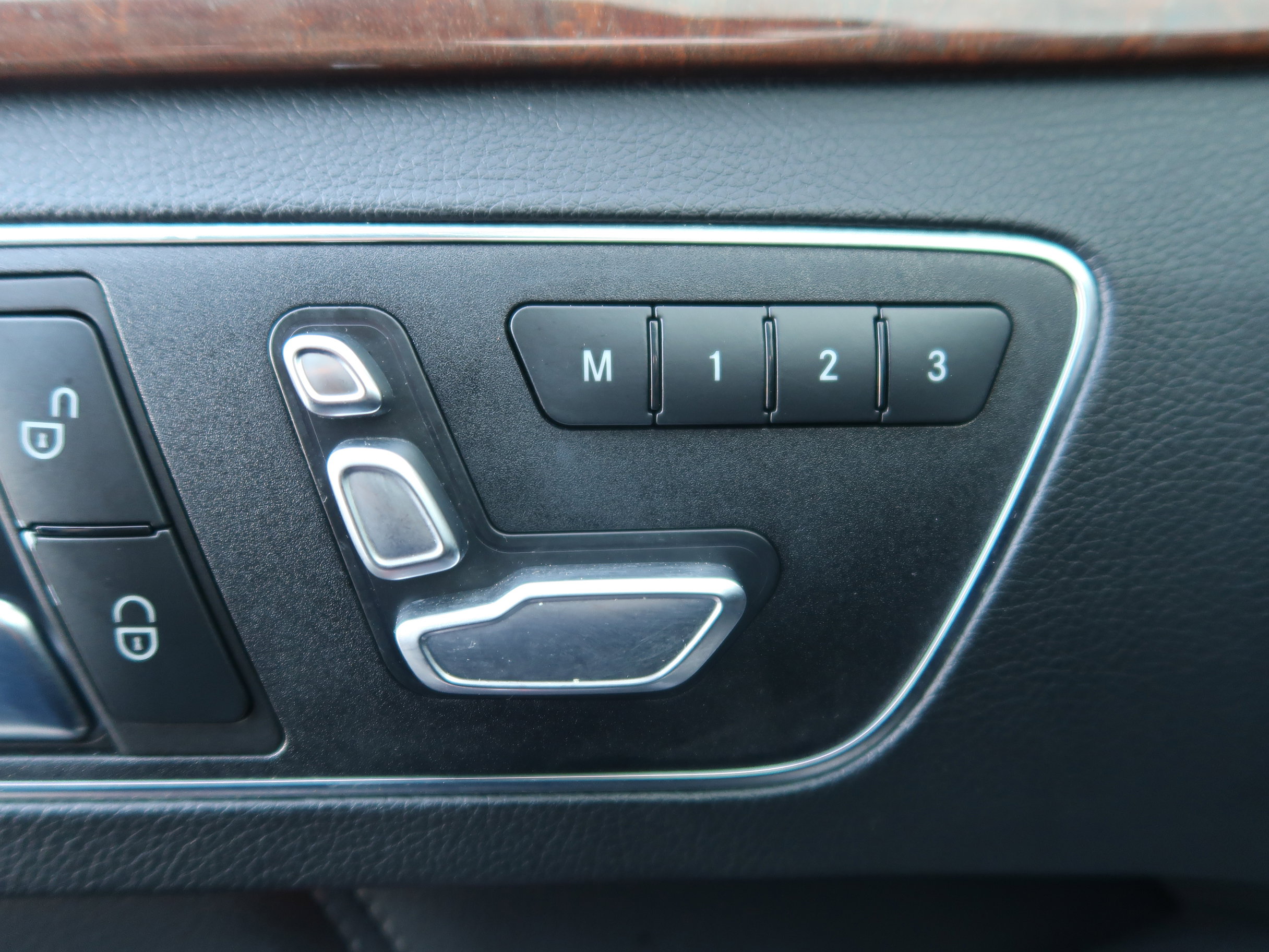 Used 2015 Mercedes-Benz E 400 4MATIC Sedan image 22