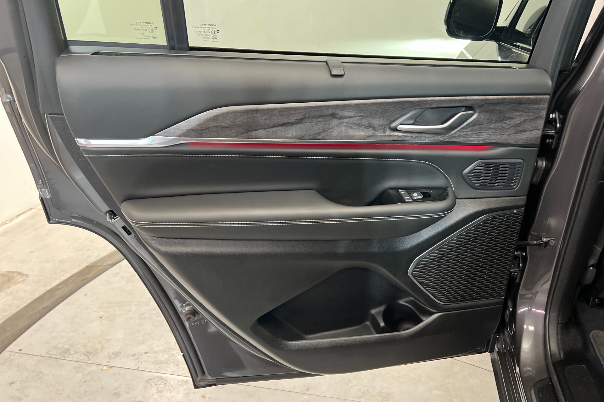 New 2024 Jeep Grand Cherokee L Overland w/ Advanced Protech Group III image 18