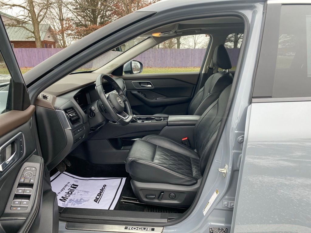 Used 2023 Nissan Rogue Platinum w/ Platinum Premium Package image 22