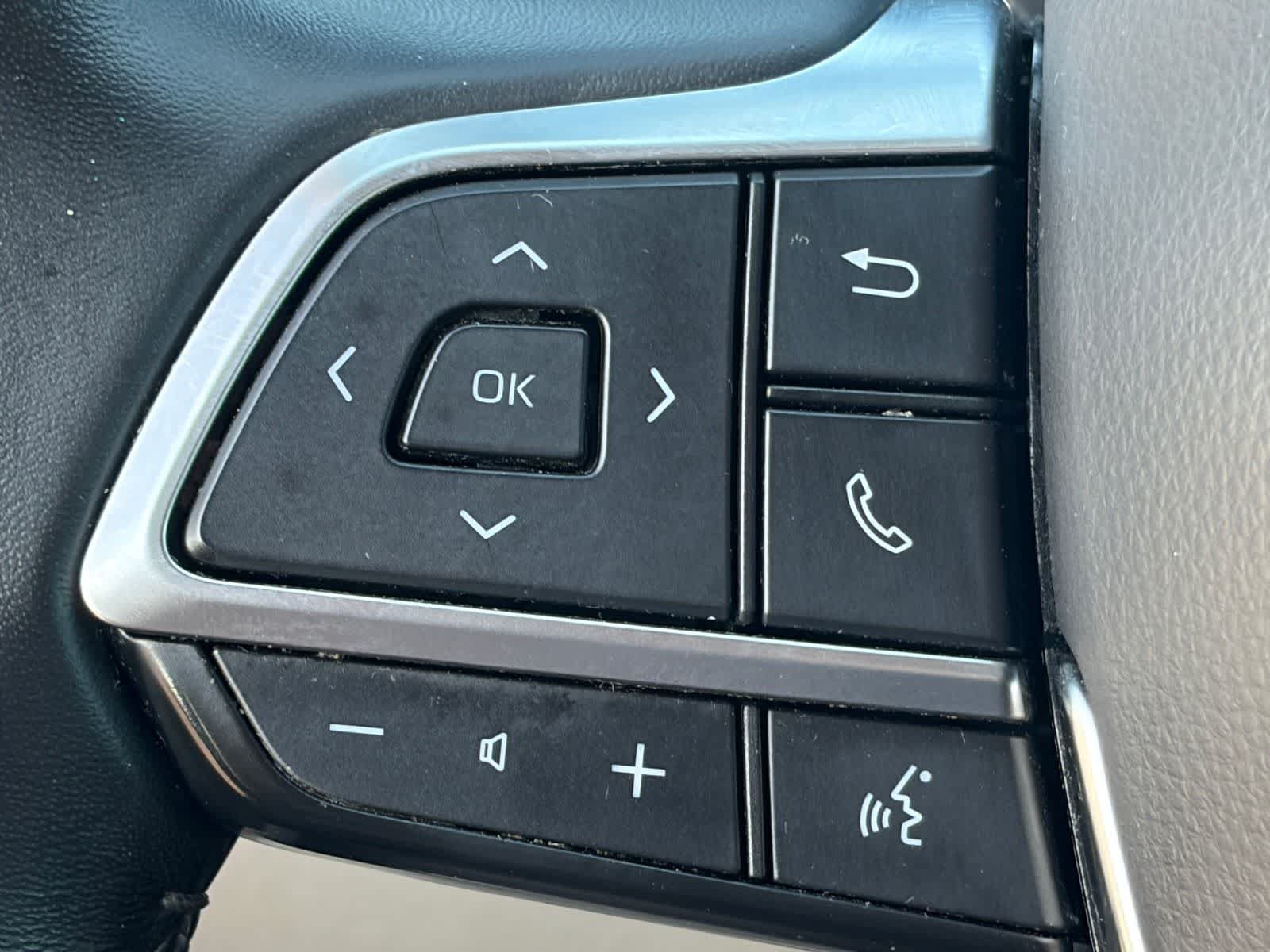Used 2021 Toyota Highlander LE FWD image 20
