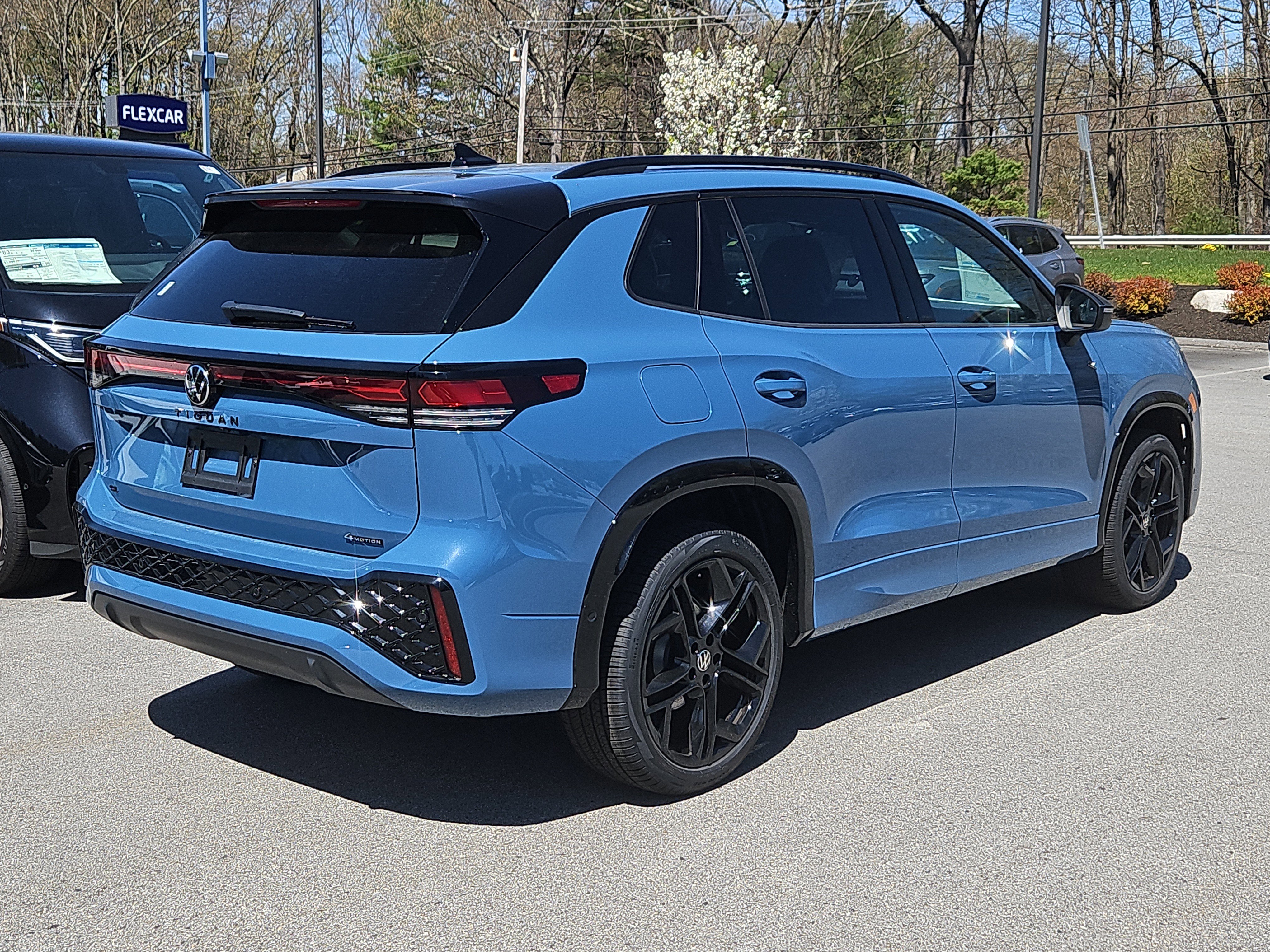 New 2026 Volkswagen Tiguan SE R-Line AWD/4WD image 2