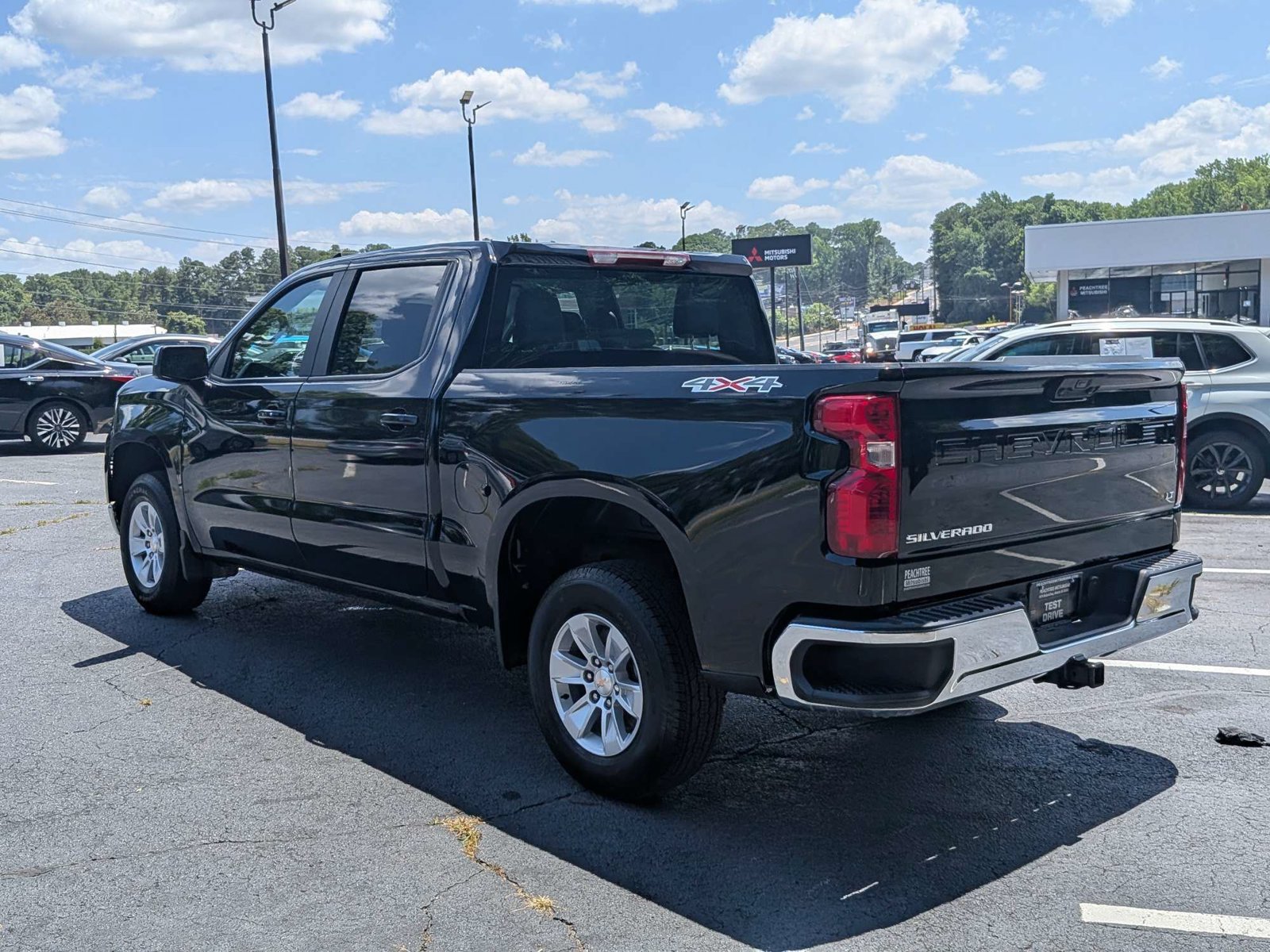 Used 2025 Chevrolet Silverado 1500 LT AWD/4WD image 7
