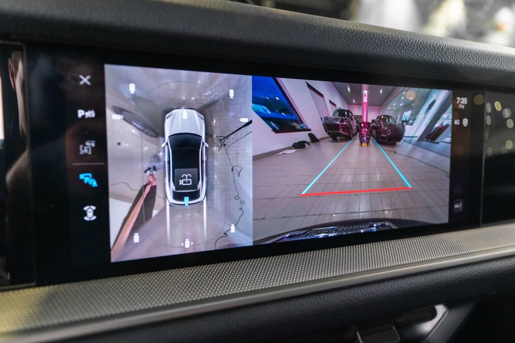 Certified 2025 Porsche Cayenne Coupe image 29