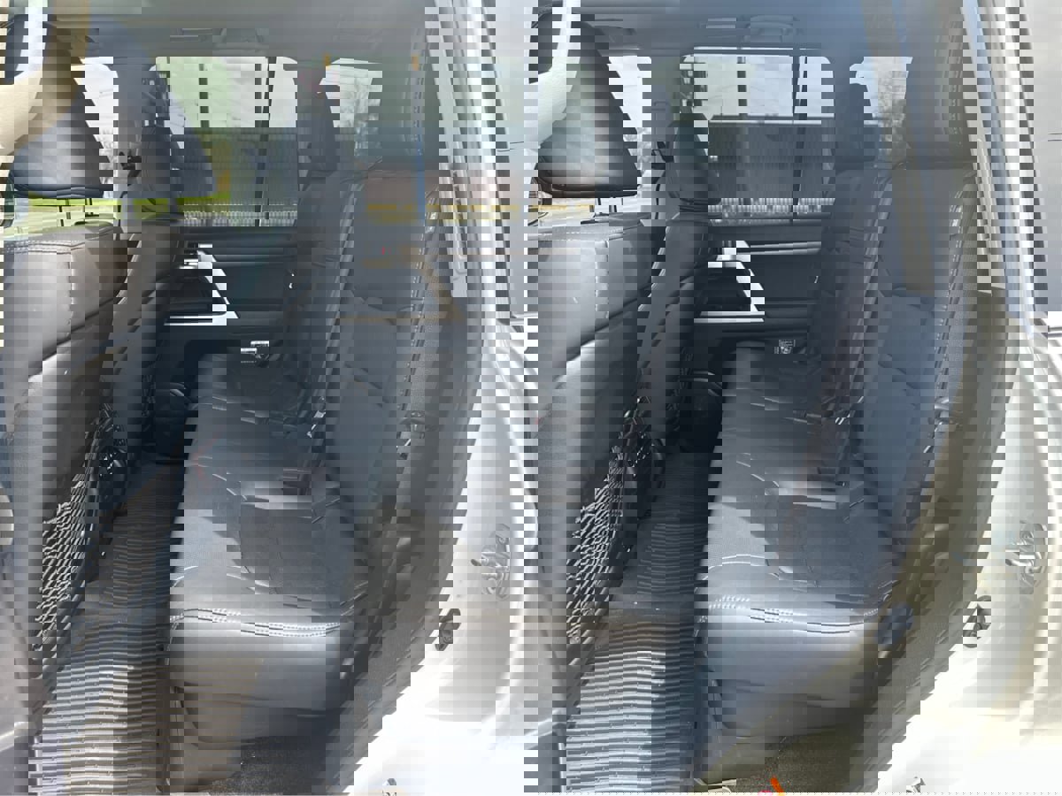 Used 2018 Toyota Land Cruiser image 11