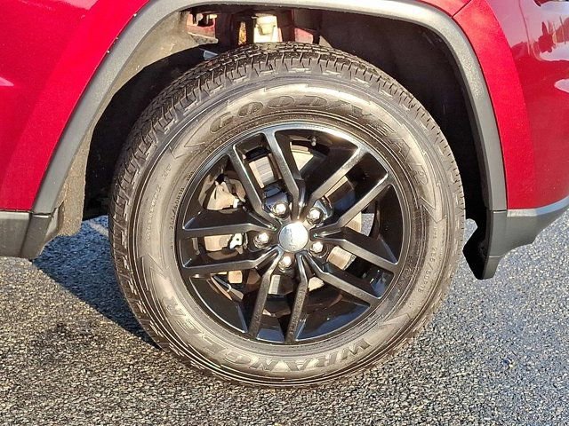 Certified 2018 Jeep Grand Cherokee Limited AWD/4WD image 11