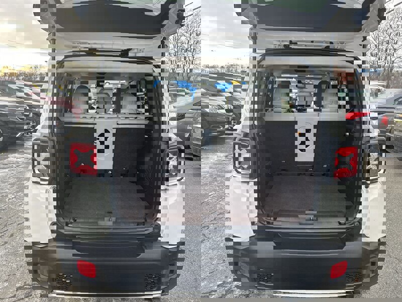 Used 2016 Jeep Renegade Limited image 9