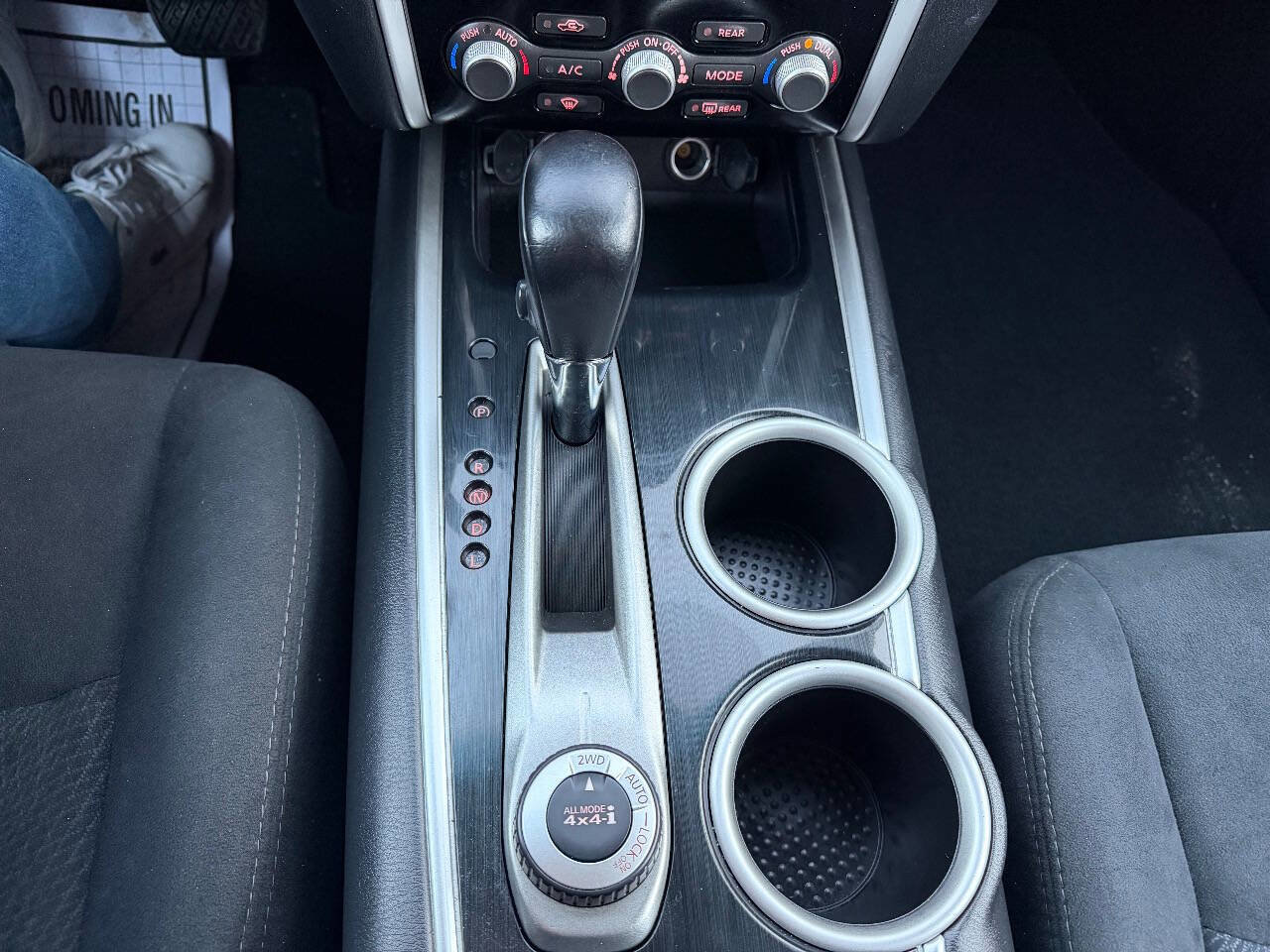 Used 2014 Nissan Pathfinder SV image 16