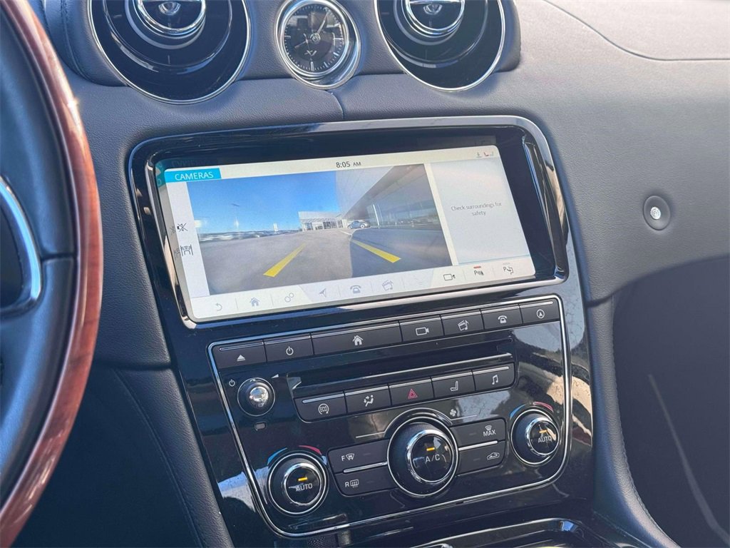 Used 2019 Jaguar XJ R-Sport image 16