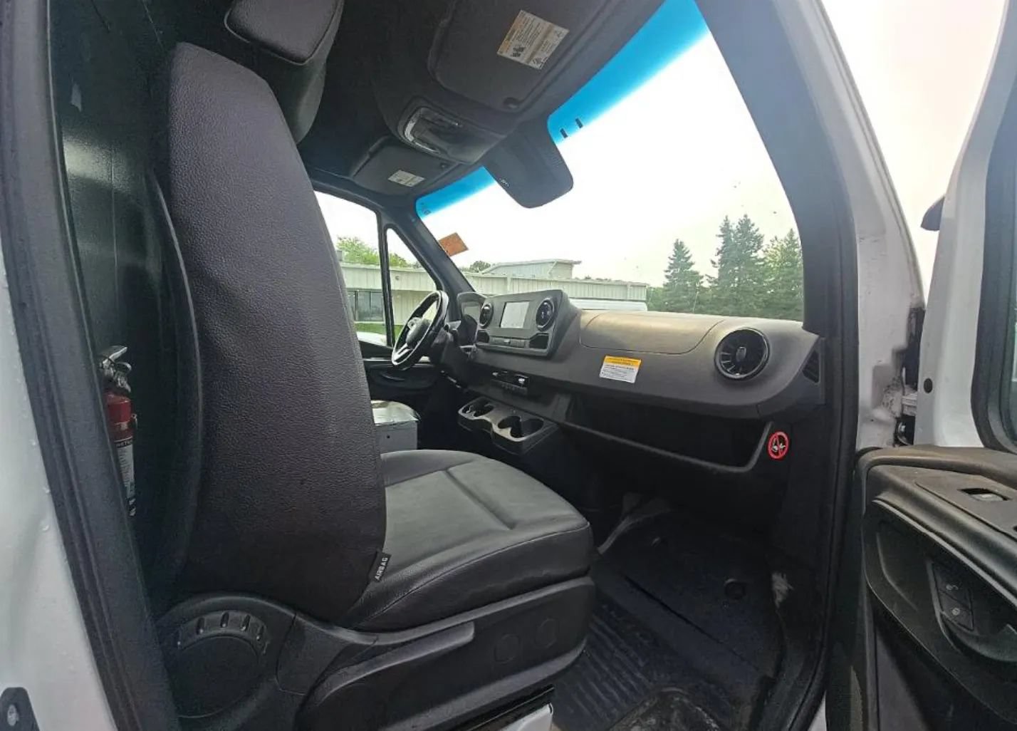 Used 2021 Freightliner Sprinter 2500 RWD image 7