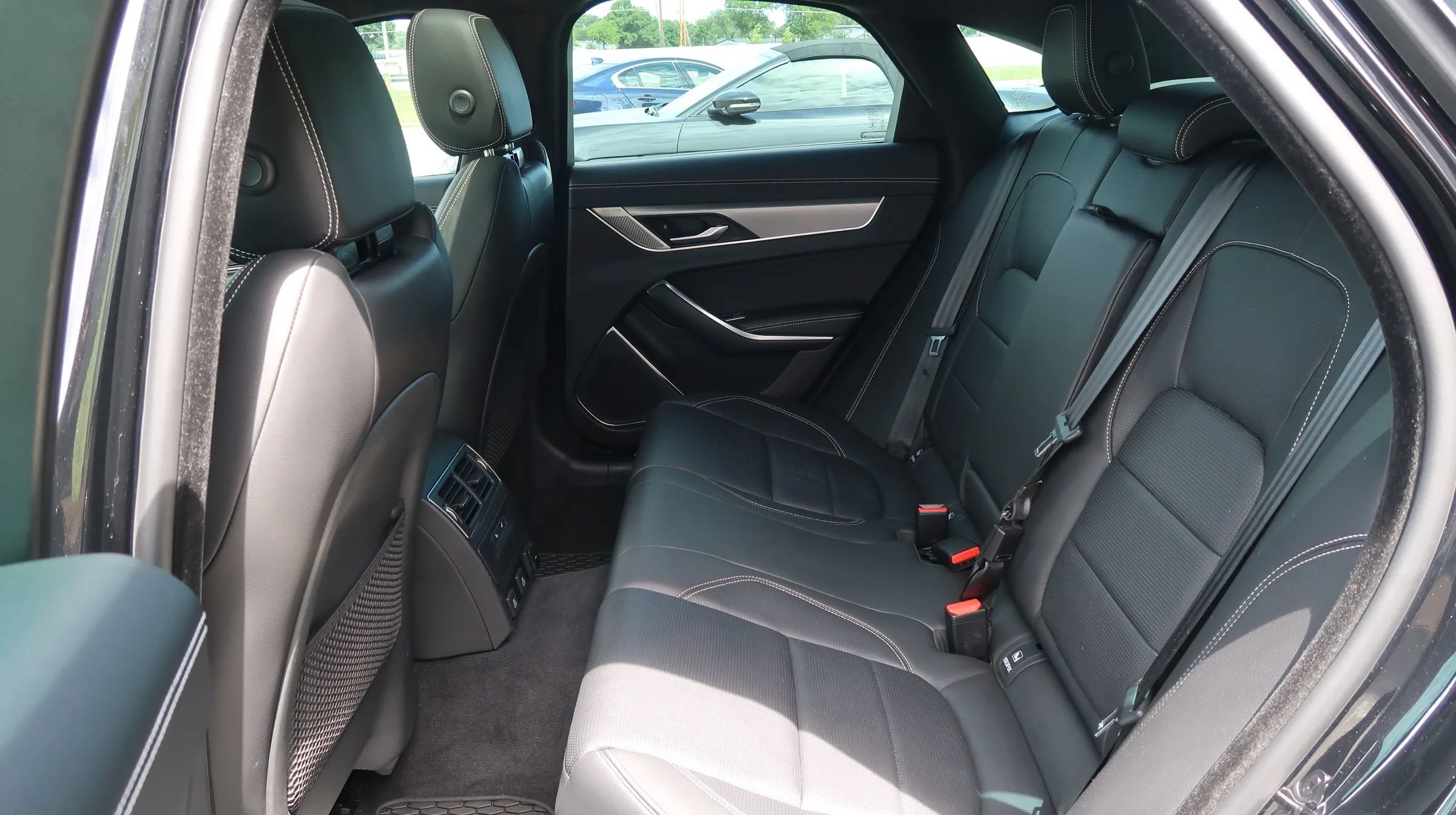 Used 2024 Jaguar XF R-Dynamic SE AWD/4WD image 20
