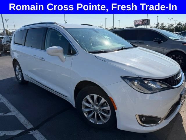 Used 2017 Chrysler Pacifica Touring-L Plus FWD image 1