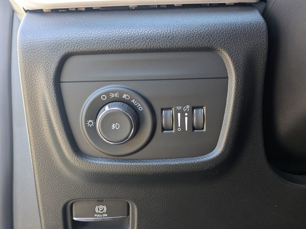 New 2025 Jeep Grand Cherokee L Limited w/ Luxury Tech Group II image 18