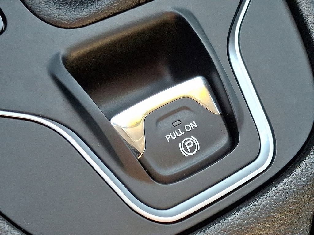 Used 2019 Jeep Cherokee Latitude Plus image 25