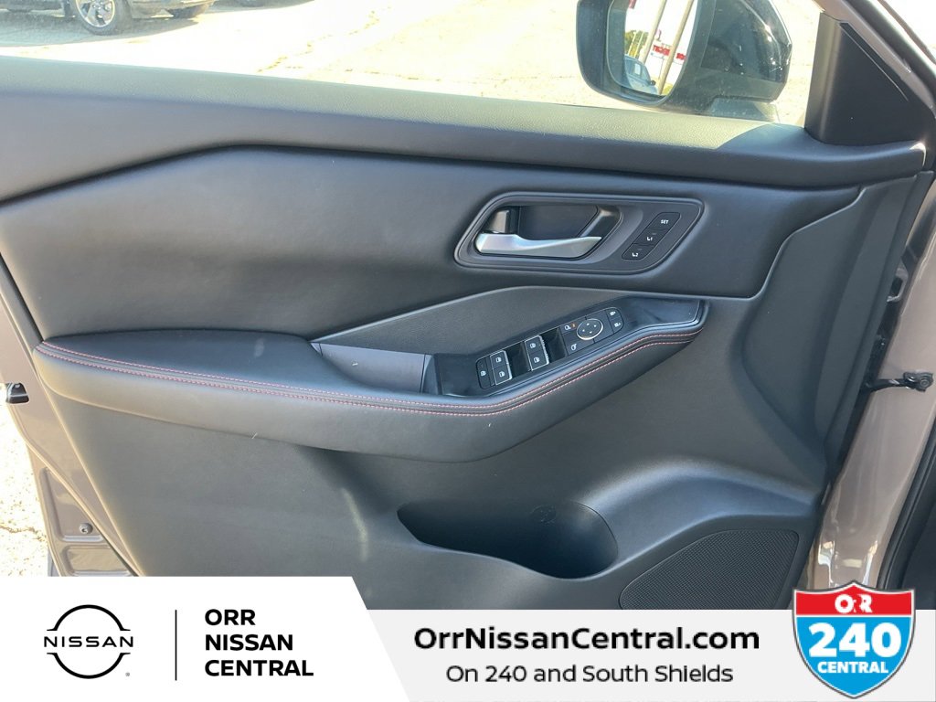 Used 2025 Nissan Rogue SV w/ Rock Creek Premium Package image 16