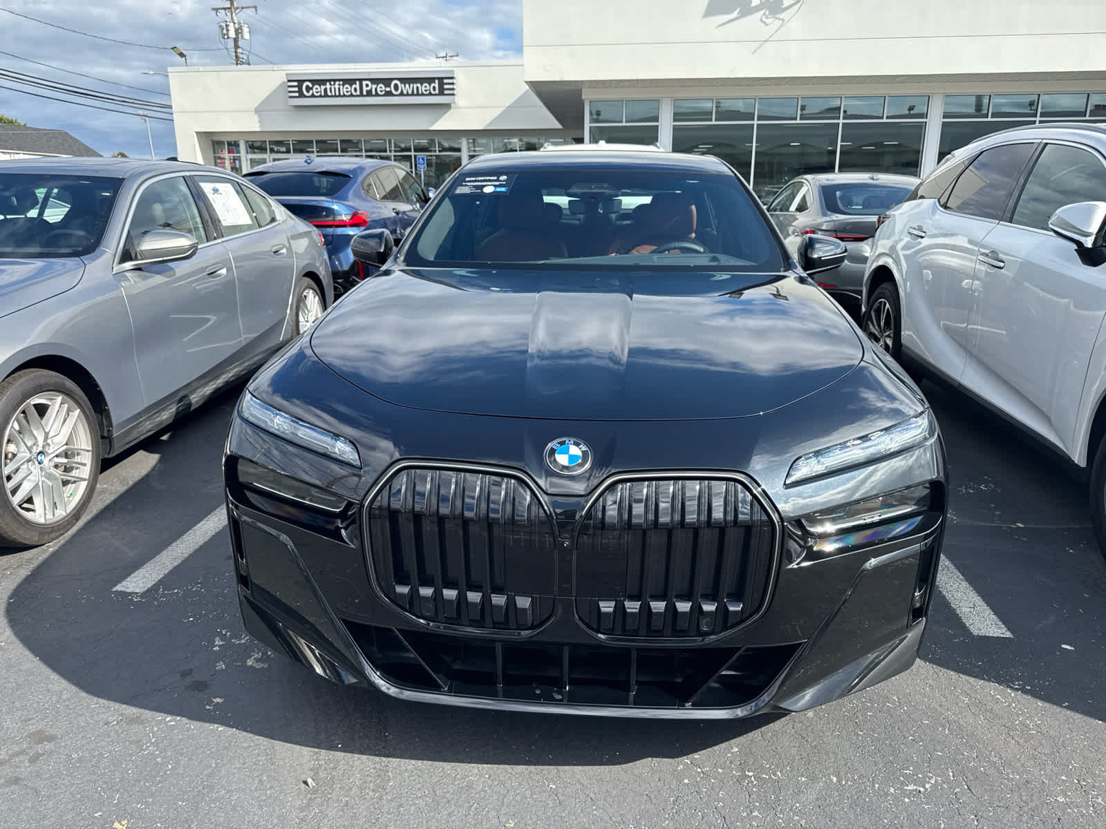 Used 2026 BMW 760i xDrive w/ Executive Package AWD/4WD image 4