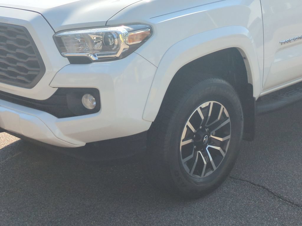 Used 2021 Toyota Tacoma TRD Sport w/ Technology Package AWD/4WD image 10