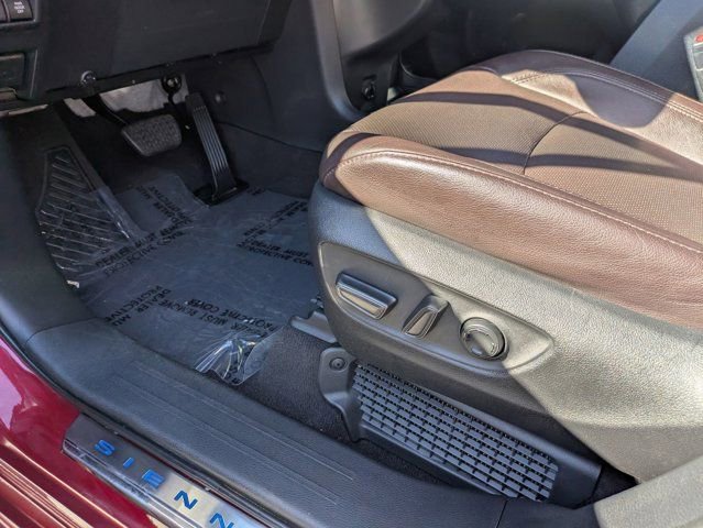 Used 2021 Toyota Sienna Platinum image 16