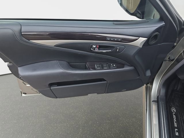 Used 2017 Lexus LS 460 AWD w/ Comfort Package image 29