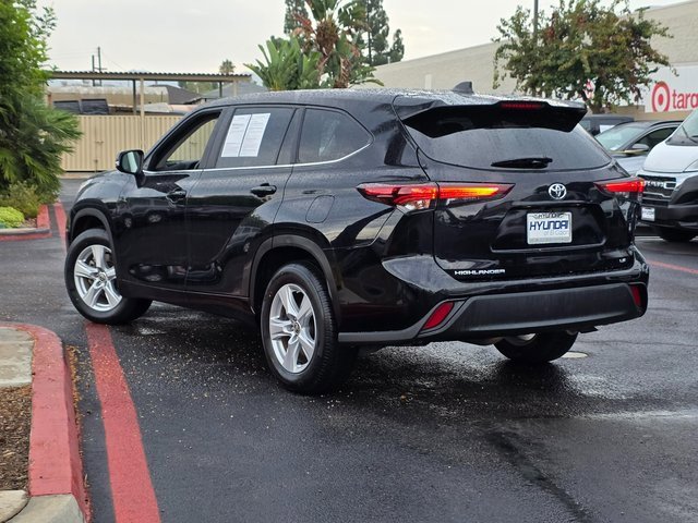 Used 2024 Toyota Highlander LE image 5
