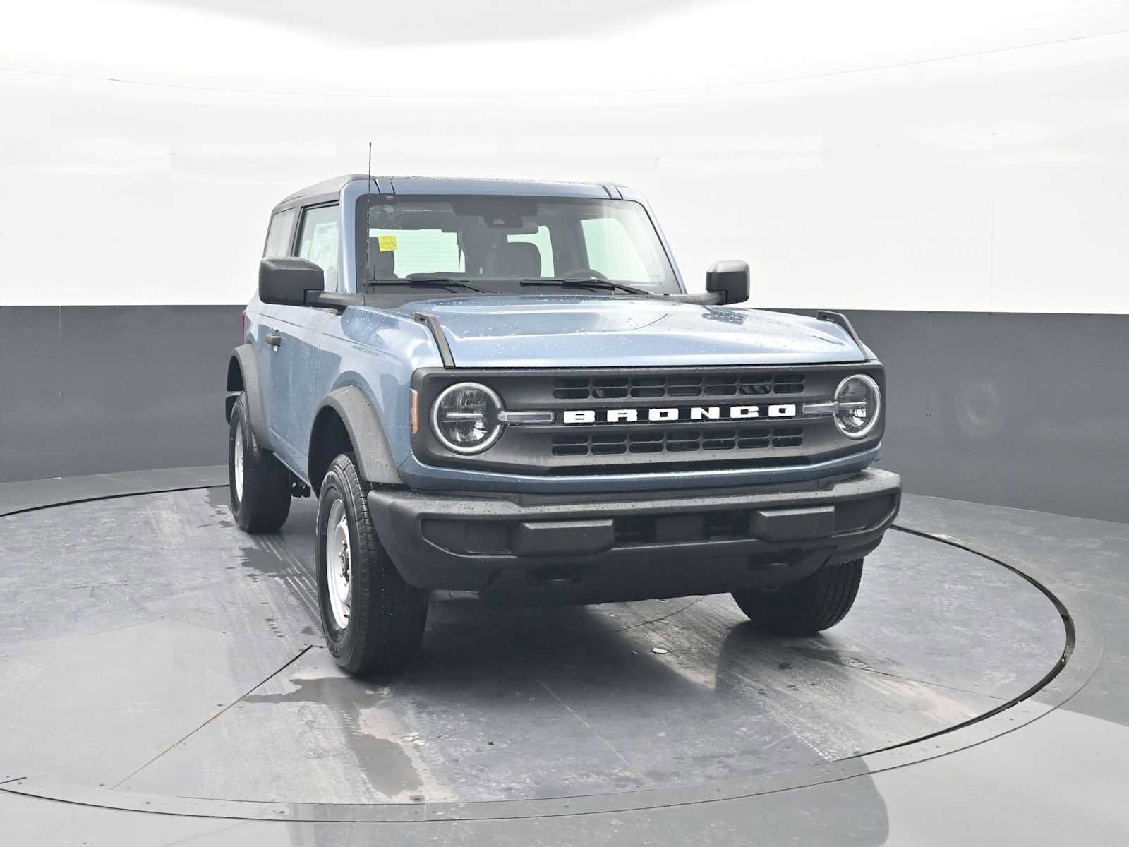 New 2025 Ford Bronco 2-Door image 2