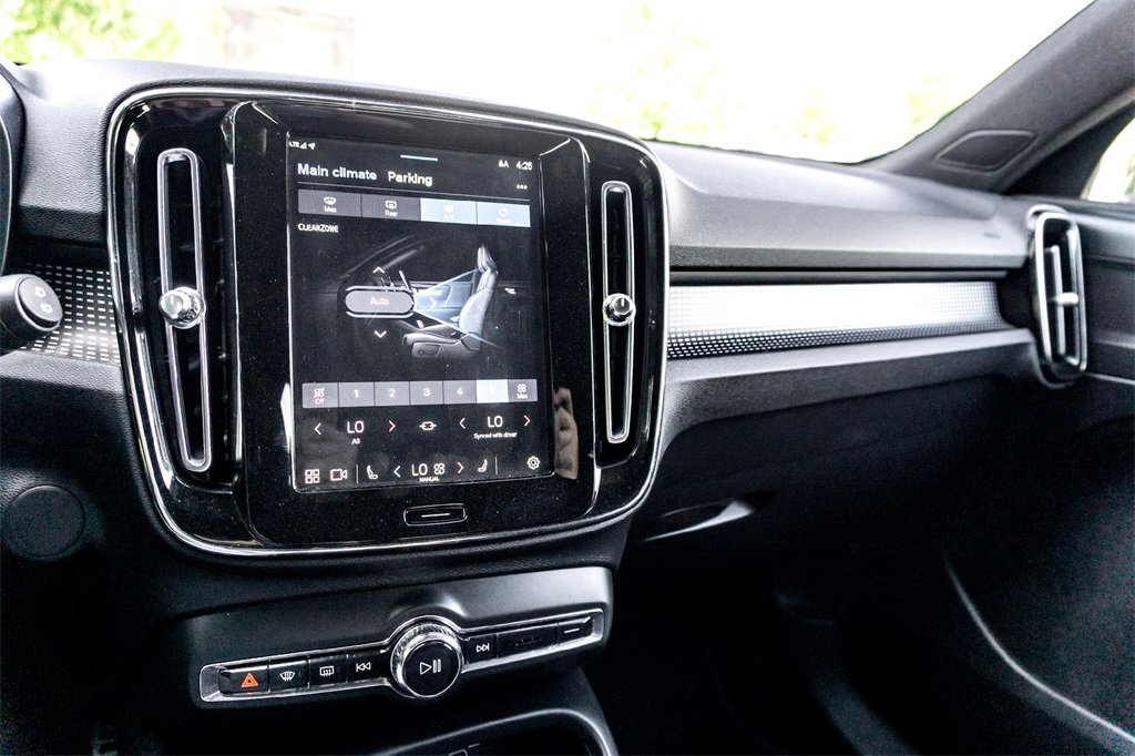 Used 2021 Volvo XC40 P8 Recharge image 23