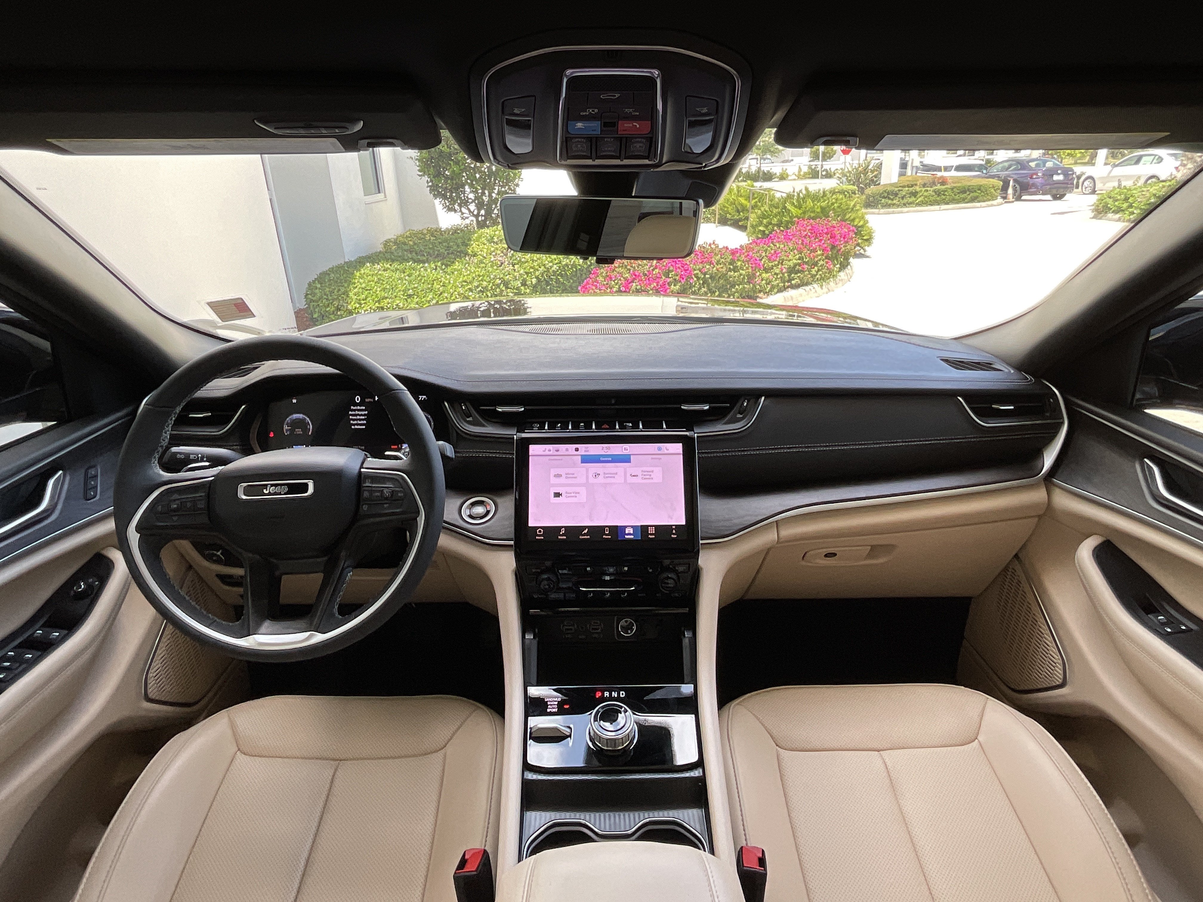 Used 2025 Jeep Grand Cherokee Limited w/ Luxury Tech Group II AWD/4WD image 11