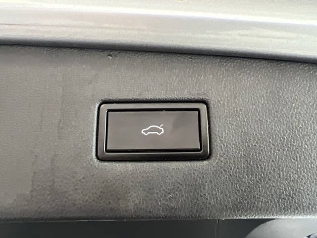 Used 2020 Volkswagen Tiguan SEL AWD/4WD image 9