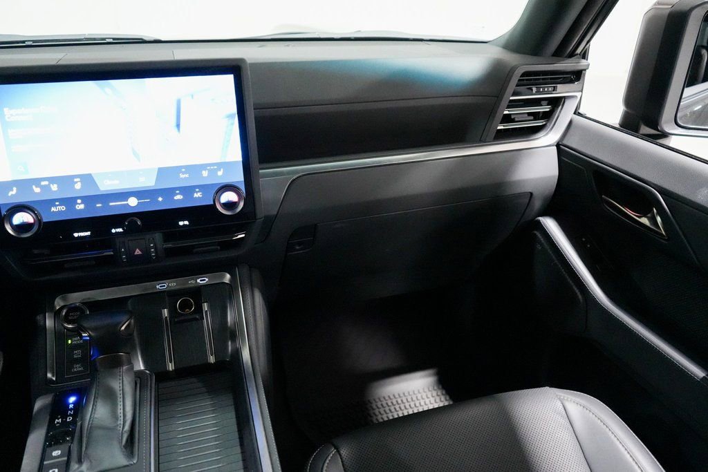 Used 2024 Lexus GX 550 image 19