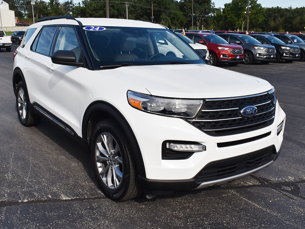 Used 2024 Ford Explorer XLT w/ Equipment Group 202A AWD/4WD image 14