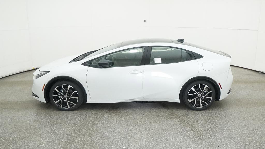 New 2025 Toyota Prius Plug-In Hybrid image 9