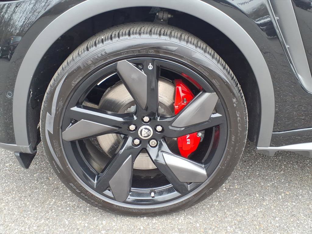 Certified 2024 Jaguar F-PACE SVR image 9